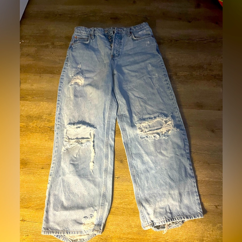 Forever 21 Jeans denim blueDistressed ripped & Destroyed! Size Juniors 27